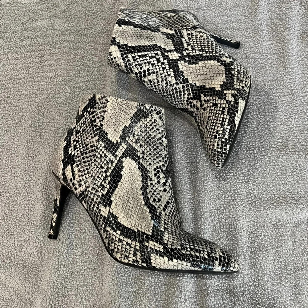 Worthington Lorna Snakeskin Print Pointed Toe Stiletto Ankle Booties Womens 9M